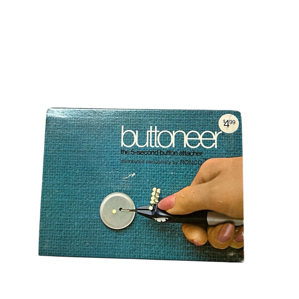 ⏺️RONCO: Vintage “The Buttoneer” button attacher in original box preowned.